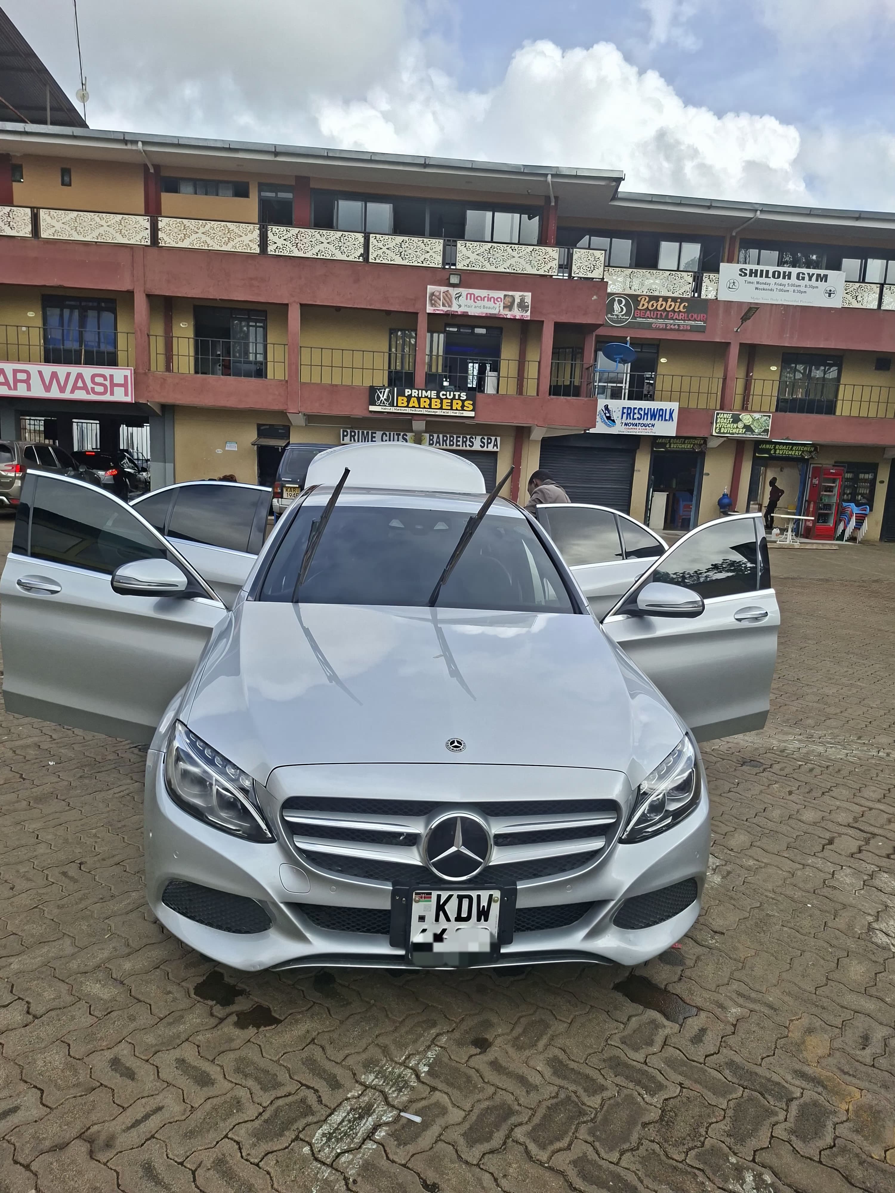 Mercedes Benz  view 4