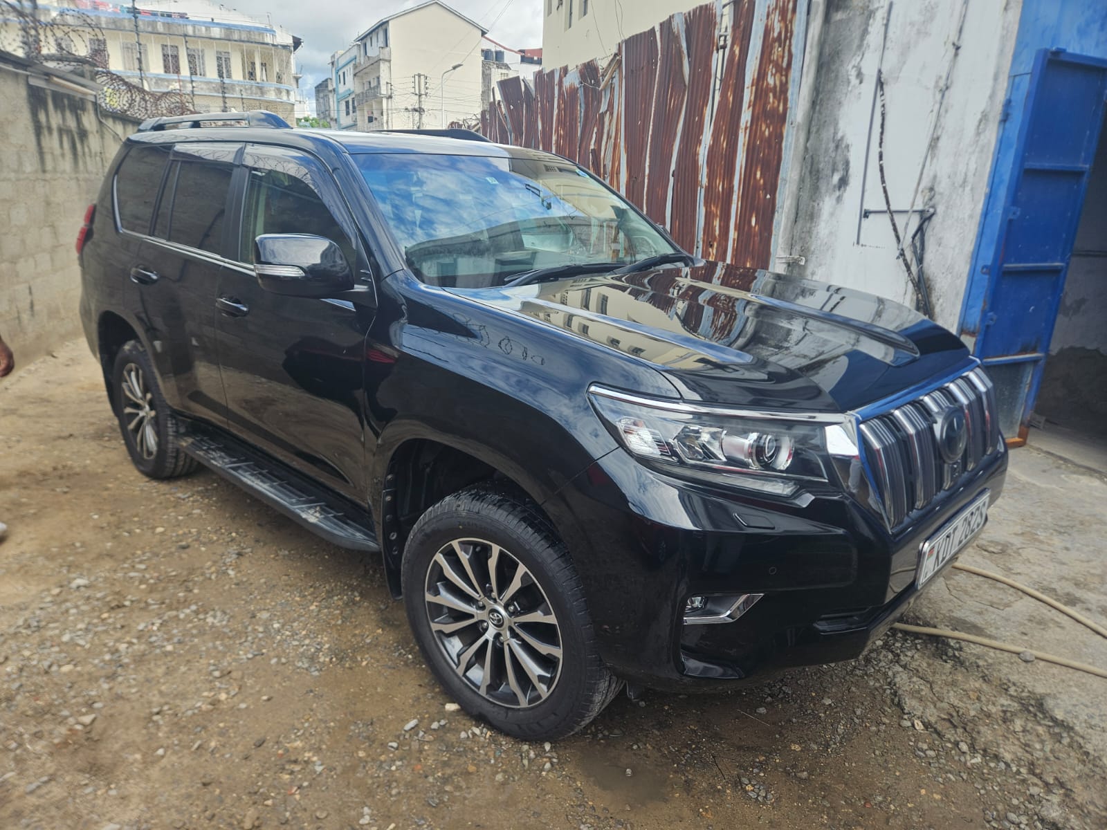 Toyota Landcruiser  view 5