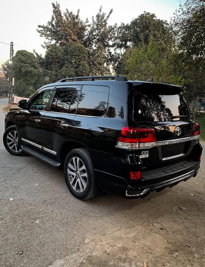 Toyota Landcruiser  view 2