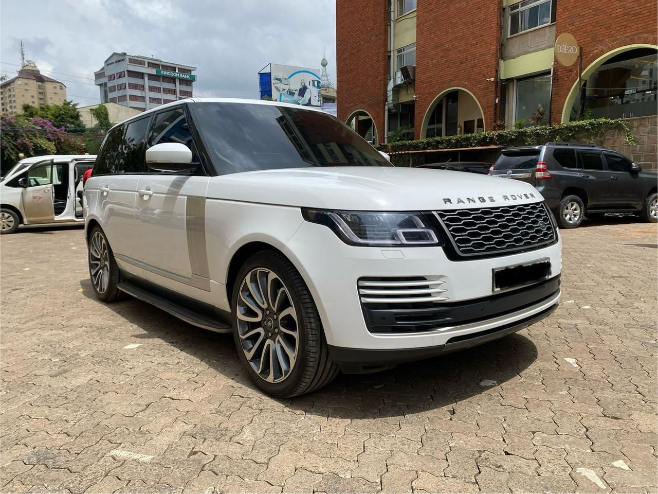 Range Rover view 3