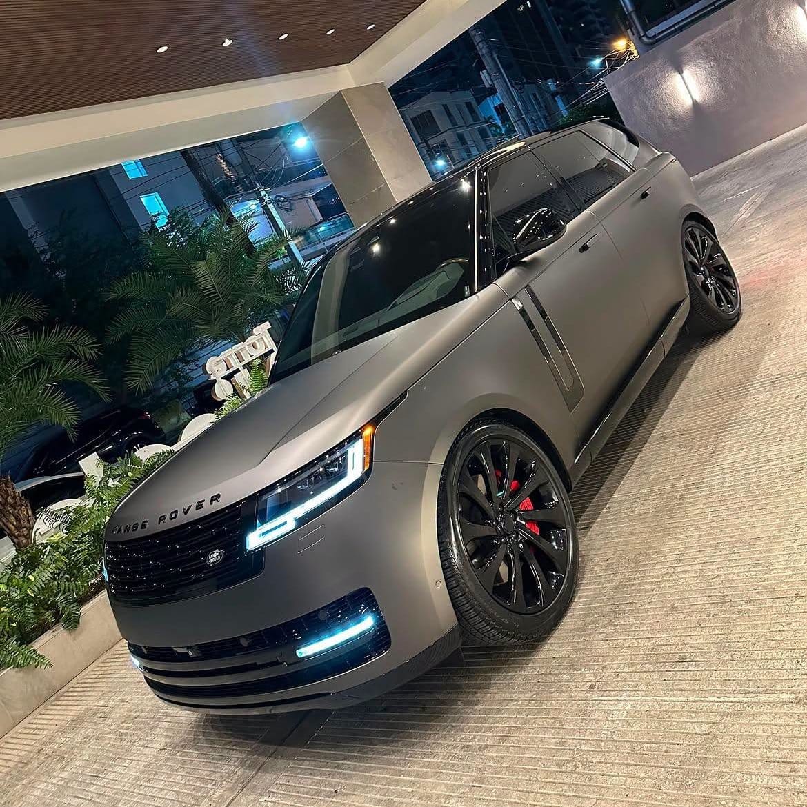 Range Rover view 4